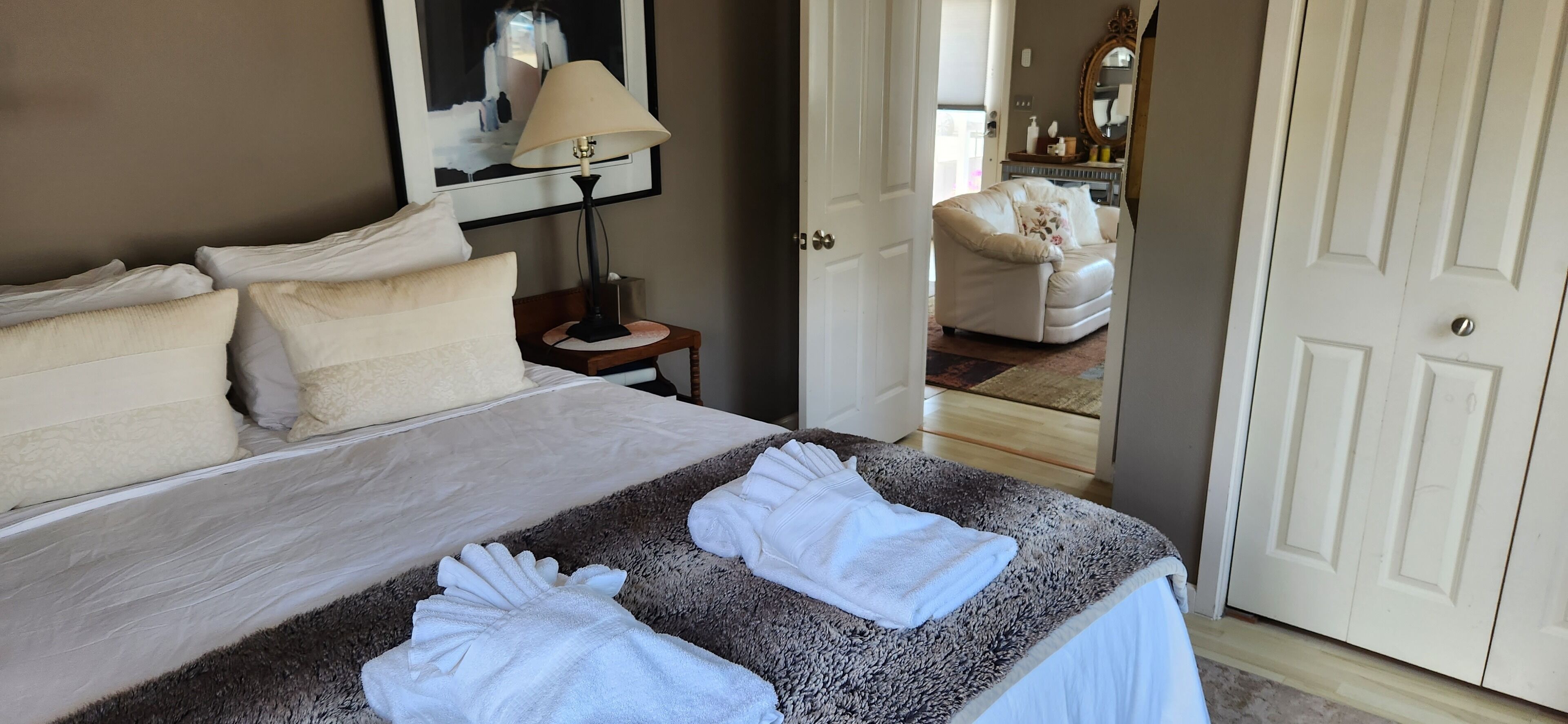 2 chambres, fer et planche à repasser, Wi-Fi, draps fournis