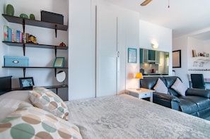 Iron/ironing board, free WiFi, bed sheets
