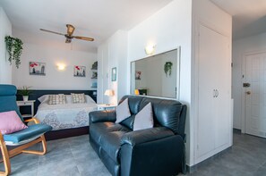 Iron/ironing board, free WiFi, bed sheets