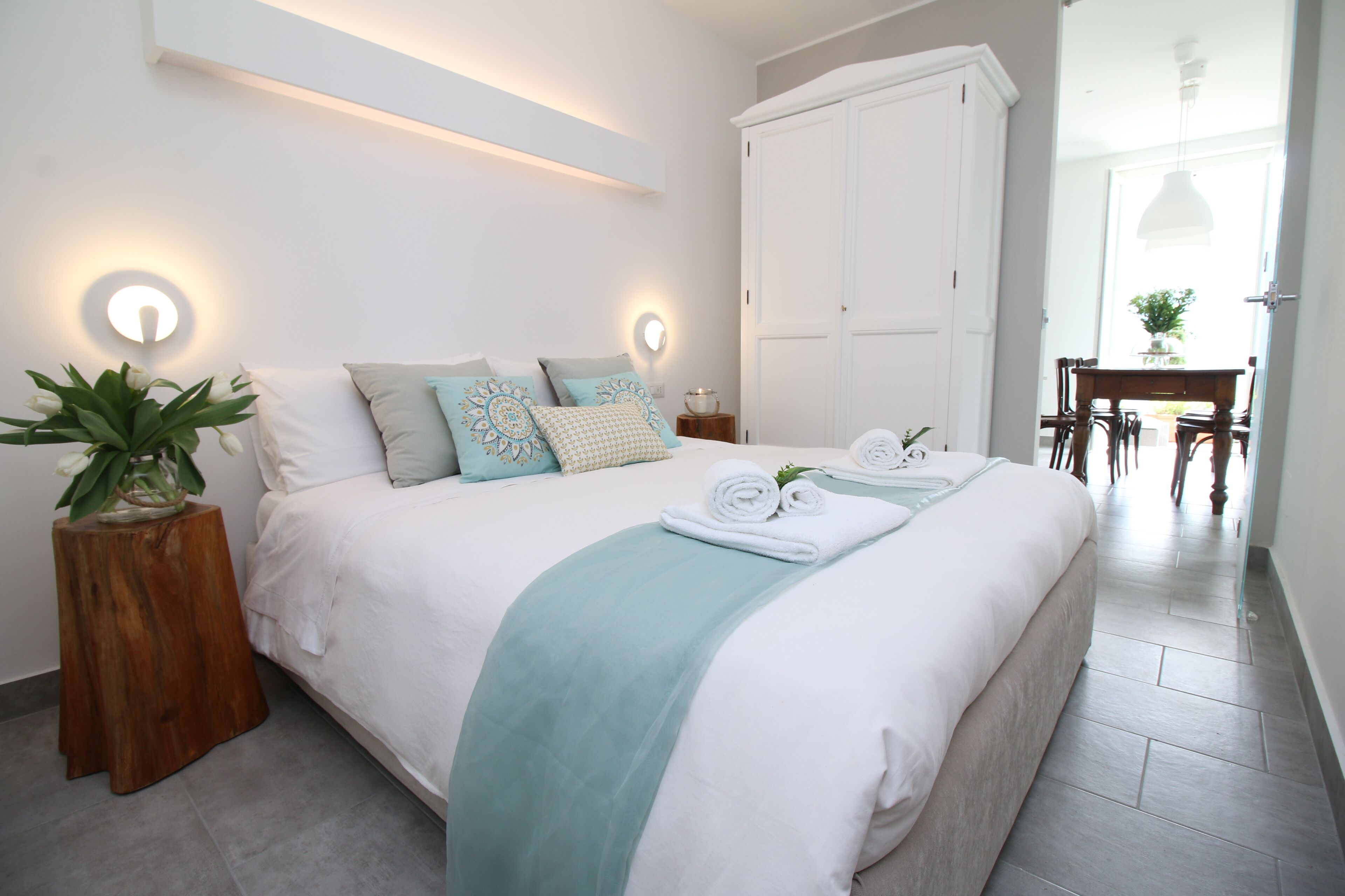 3 slaapkamers, een strijkplank/strijkijzer, gratis wifi, beddengoed