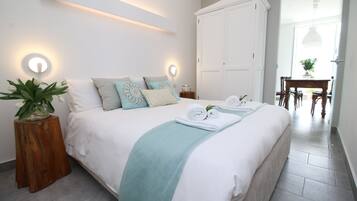 3 slaapkamers, een strijkplank/strijkijzer, gratis wifi, beddengoed