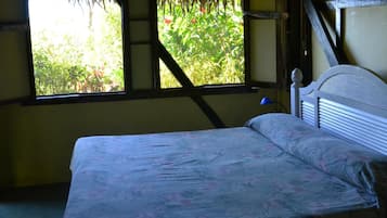 1 habitación, decoración personalizada y muebles diferentes