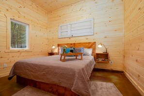 5 bedrooms, travel crib, WiFi, bed sheets