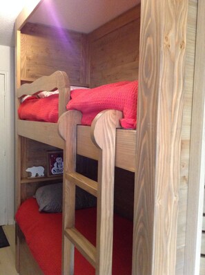 1 habitación, tabla de planchar con plancha y wifi gratis