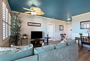 Smart TV - Blue Water View - Gorgeous Beachfront View - Brand New Elevator (Galveston)