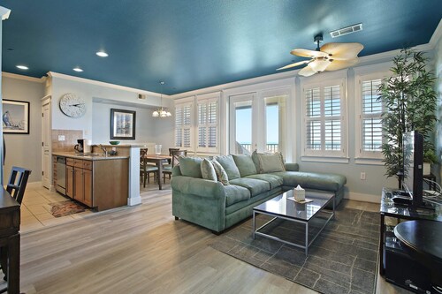 Blue Water View - Gorgeous Beachfront View - Brand New Elevator