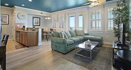 Blue Water View - Gorgeous Beachfront View - Brand New Elevator