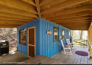 Terrace/patio - Cozy Cabin at a GREAT price (Whittier)