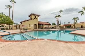 A heated pool - New! Alta Mesa quiet, relaxing single level home with heated pool view (Mesa)