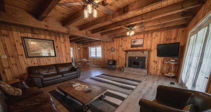 Tilava remodeled maalaistalo seikkailuistasi.