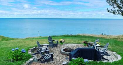 Beautiful Home On A High Bluff Overlooking Lake Mich! Booking Fall 2026!