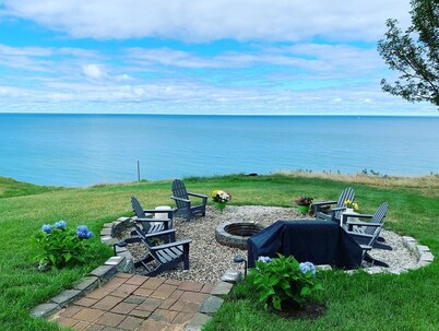 Beautiful Home On A High Bluff Overlooking Lake Mich! Booking Fall 2026!