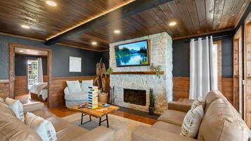 Télévision, cheminée