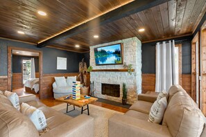 Télévision, cheminée