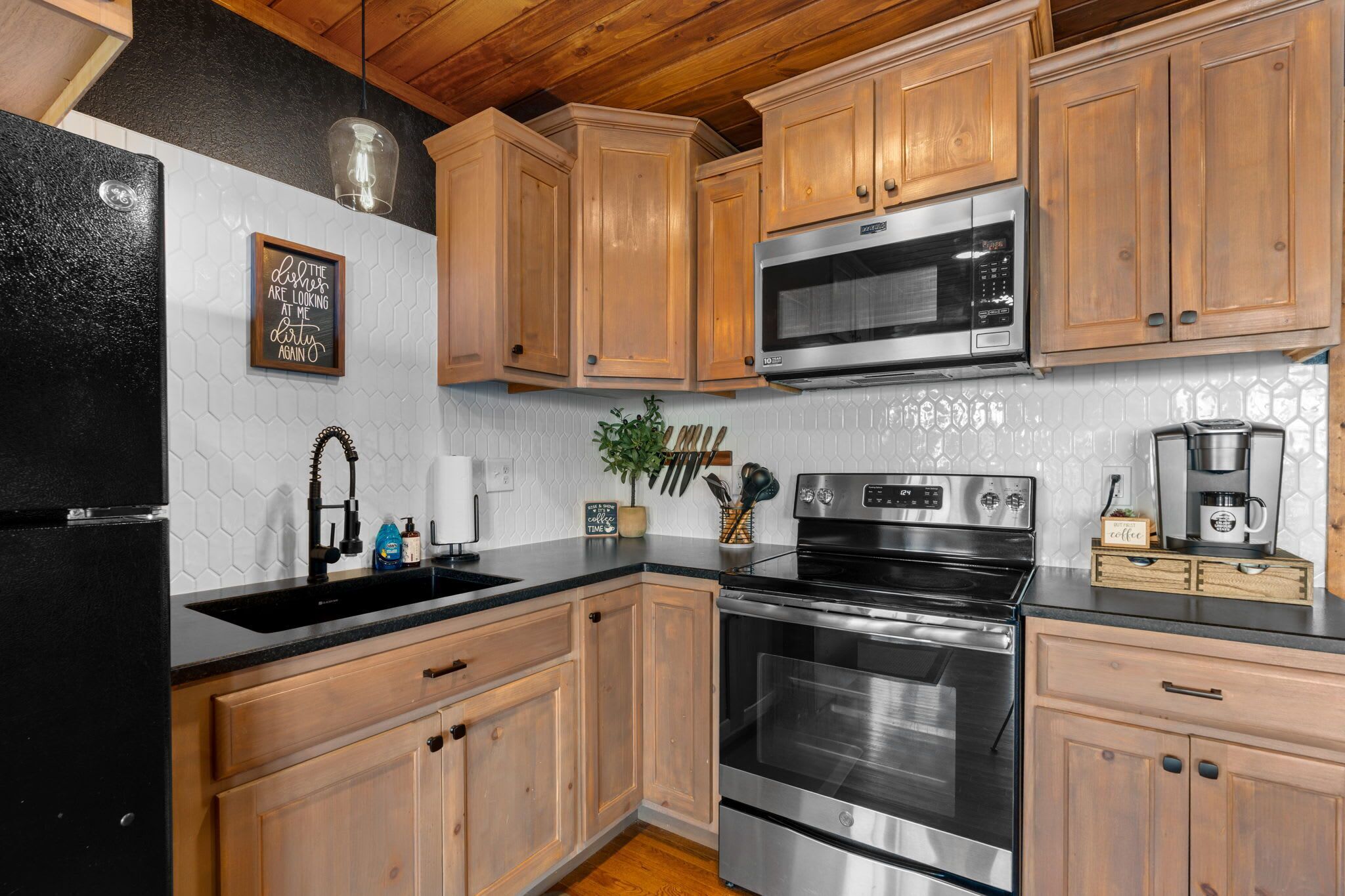 冰箱、微波炉、烤箱、炉灶