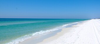 Luxury Rosemary 3 bedroom on 30A! Steps to the Beach and Rosemary Village!! ☀️