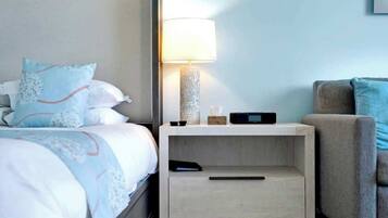 Iron/ironing board, WiFi, bed sheets