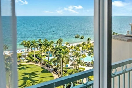 Jardines del alojamiento. IMPRESIONANTES VISTAS AL MAR EN RITZ CARLTON