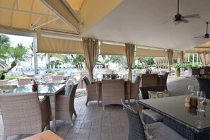 Outdoor dining - Diamond by VIAC -  Ocean View Unit Located at Ritz Carlton (Key Biscayne)