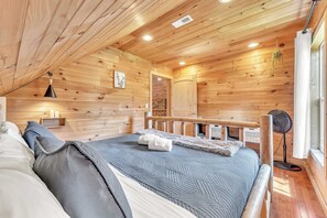 4 bedrooms, iron/ironing board, WiFi, bed sheets - Tri-state Corner Cabin with a fire pit, hot tub, & indoor pool! (Bryant)