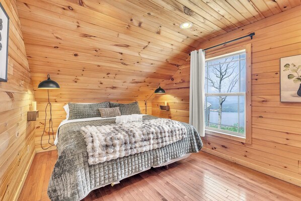 4 bedrooms, iron/ironing board, WiFi, bed sheets - Tri-state Corner Cabin with a fire pit, hot tub, & indoor pool! (Bryant)