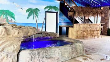 Una piscina cubierta