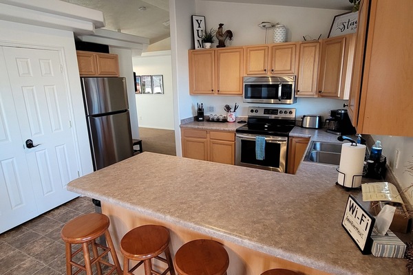 ثلاجة، ميكروويف، فرن، موقد طهي مسطح