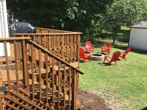 Property grounds - Cute!! Downtown Boyne City House. 7 min walk to Downtown area and Beach 🏖️ (Boyne City)