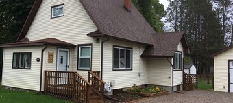 Cute!! Downtown Boyne City House. 7 min walk to Downtown area and Beach 🏖️