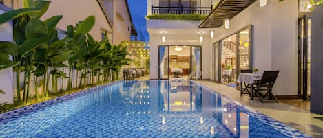 Outdoor pool, pool loungers