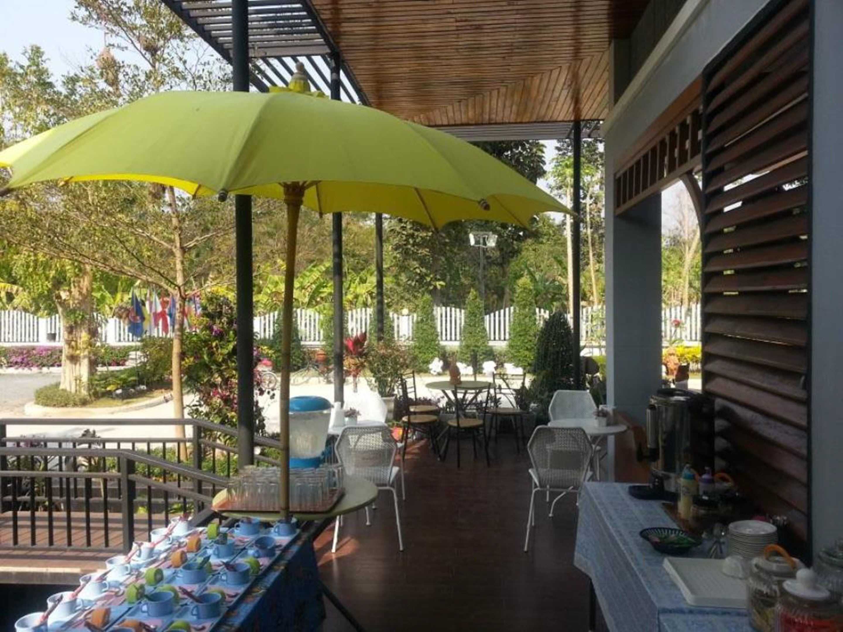 Frokost med lokale retter hver dag (THB 200 per person)