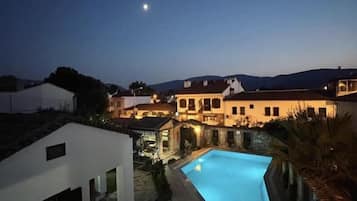 Seasonal outdoor pool, open 10 AM to 9 PM, pool umbrellas, pool loungers