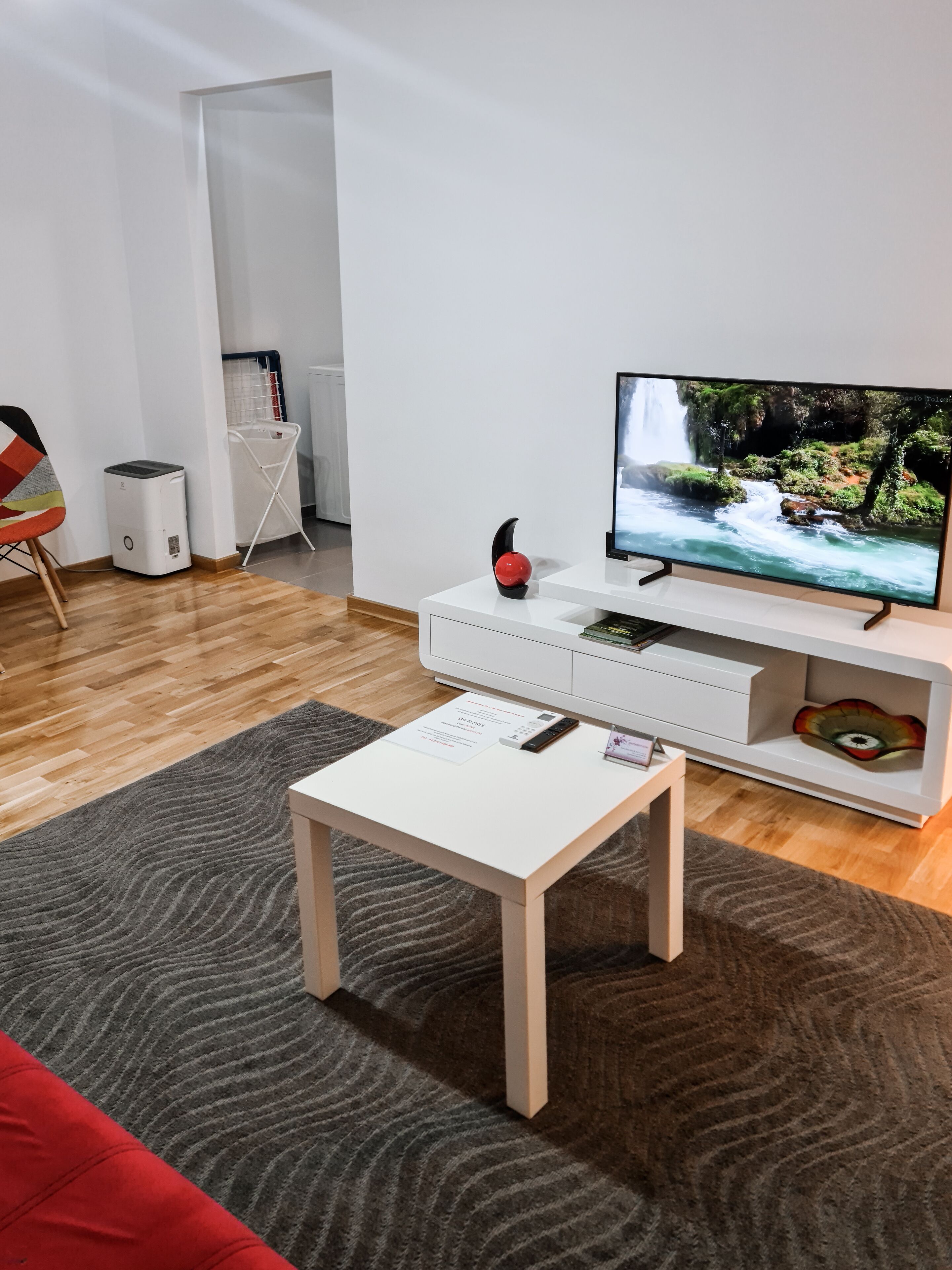 TV màn hình phẳng 60-cm có truyền hình cáp, TV 