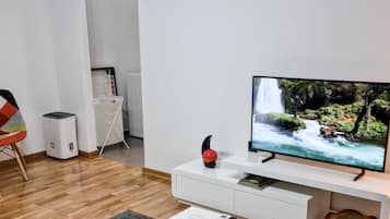 60-cm flat-screen TV with cable channels, TV