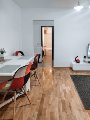 60 cm televisyen skrin rata dengan kabel, TV