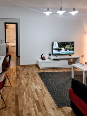 60 cm televisyen skrin rata dengan kabel, TV