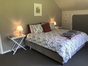 2 室のベッドルーム、アイロン / アイロン台、ベッドシーツ