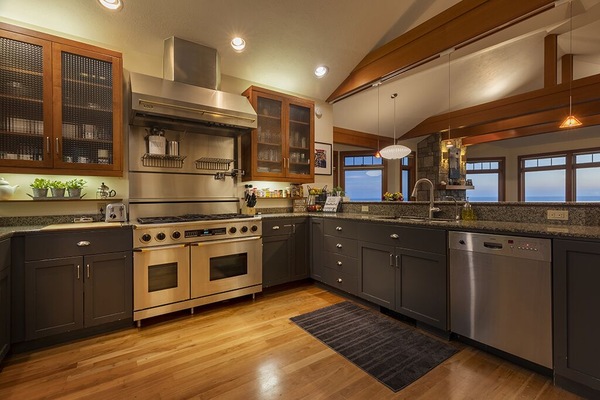 KylskÄp, mikrovÄgsugn, ugn och spishÀll