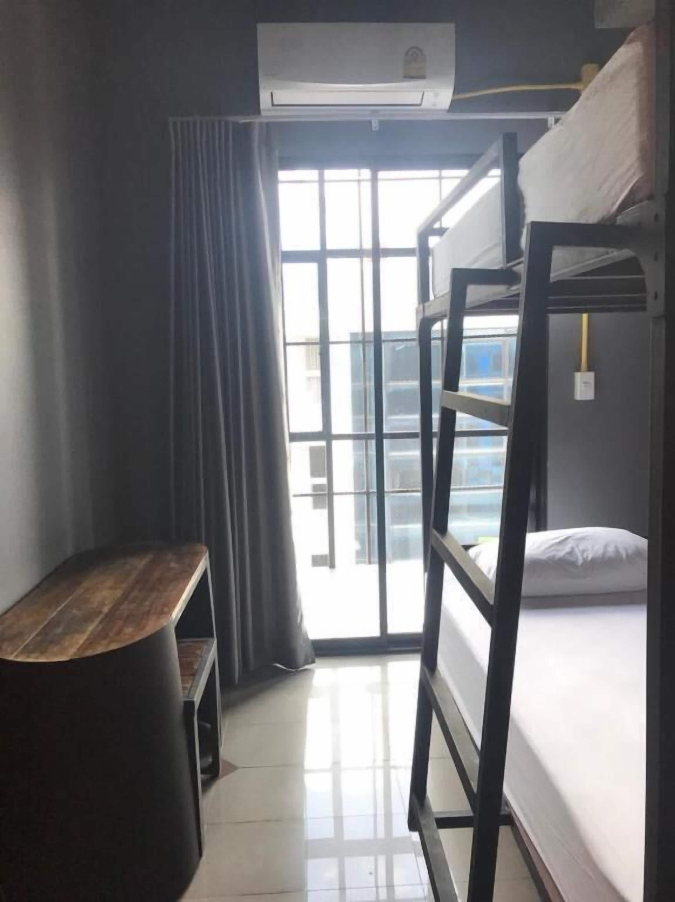 Twin Bed Room with Balcony | Schallisolierte Zimmer, kostenloses WLAN, Bettwäsche