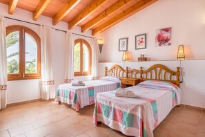 4 dormitorios, tabla de planchar con plancha, wifi gratis y ropa de cama