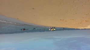 A beach with a clear sky and calm sea. - Prasad Suomi Villa (Matara)