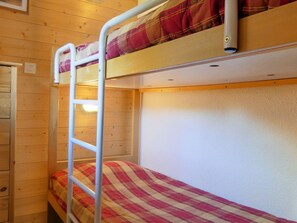 2 bedrooms, bed sheets