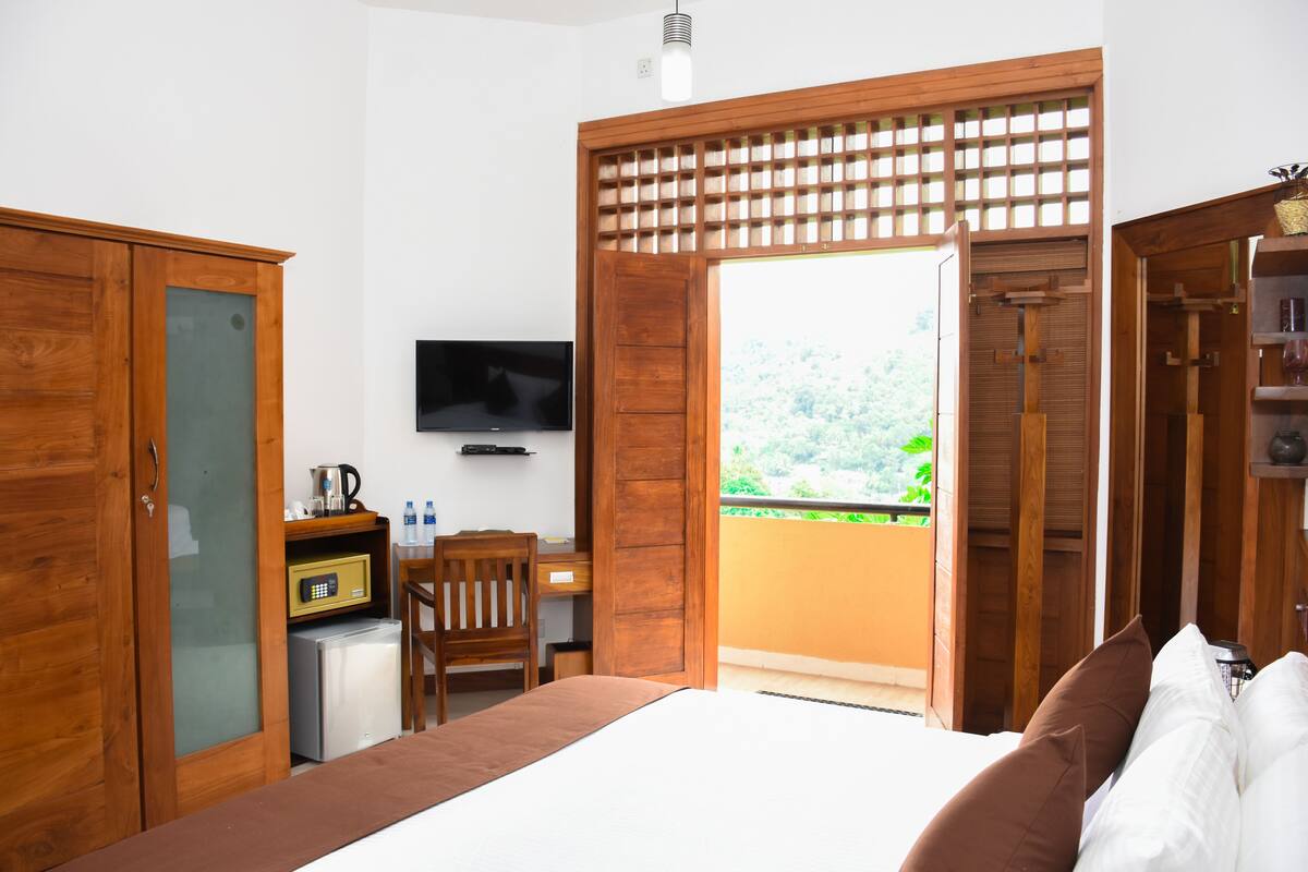 1 bedroom, Egyptian cotton sheets, premium bedding, in-room safe