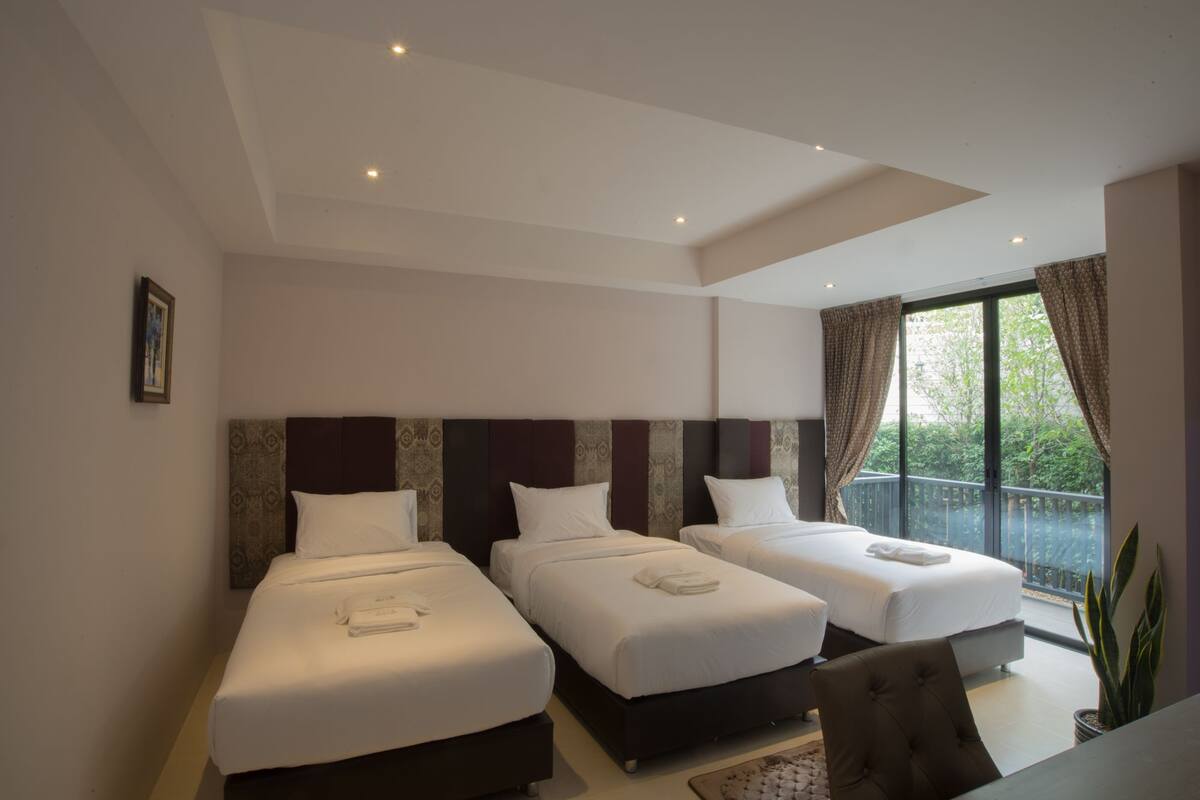 Minibar, blackout curtains, free WiFi, bed sheets