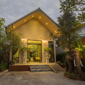 Front of property - Sri Ngachang House (Chiang Mai)