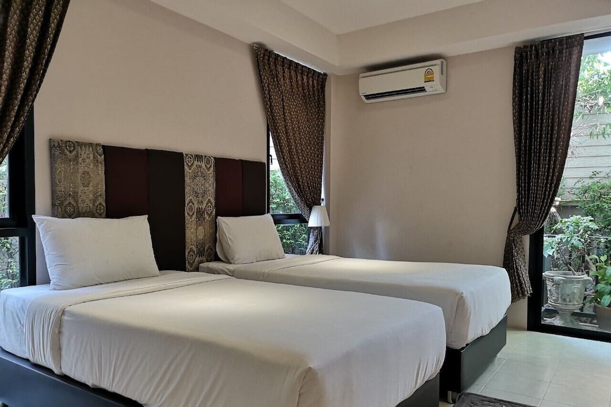 Minibar, blackout curtains, free WiFi, bed sheets