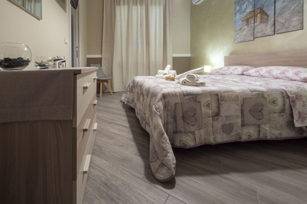 Rom – standard, eget bad, hageutsikt | Minibar, safe på rommet, blendingsgardiner og lydisolert