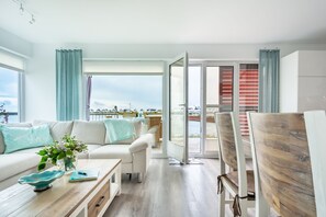 Fernseher, DVD-Player, Bücher