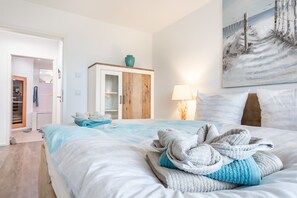 2 chambres, coffres-forts dans les chambres, fer et planche à repasser