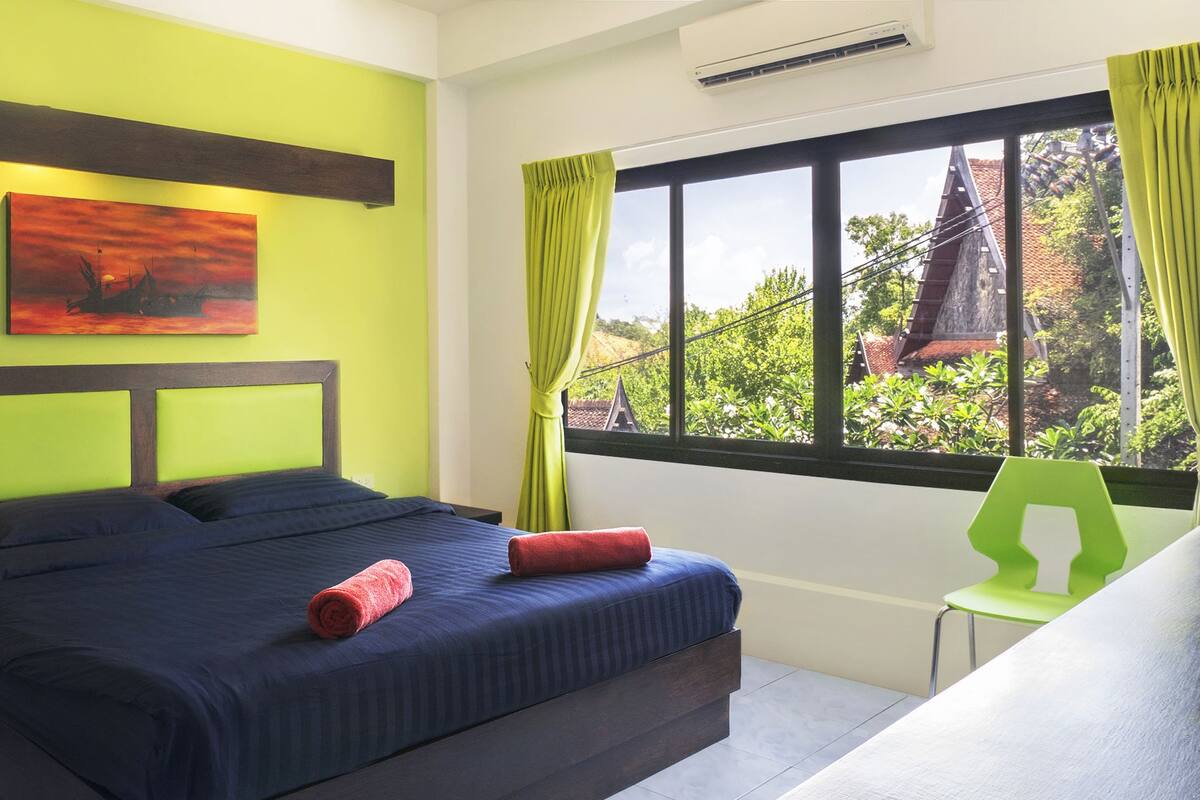 Double Room, 1 Double Bed, Non Smoking | Blackout drapes, iron/ironing board (on request), WiFi (free)